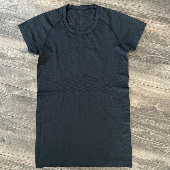 lululemon athletica Tops - Lululemon Swiftly Tech Short Sleeve